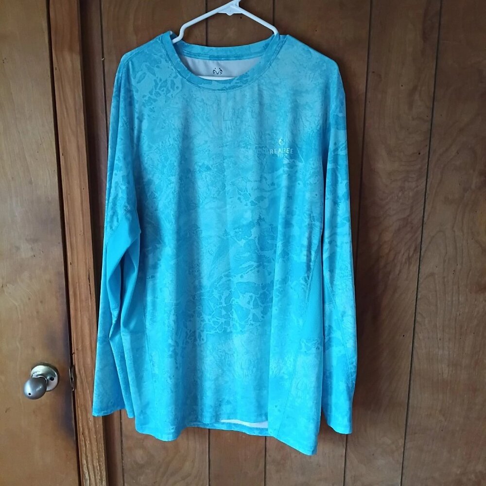 Realtree Fishing Men’s XL Blue Long Sleeve Performance Pullover Shirt